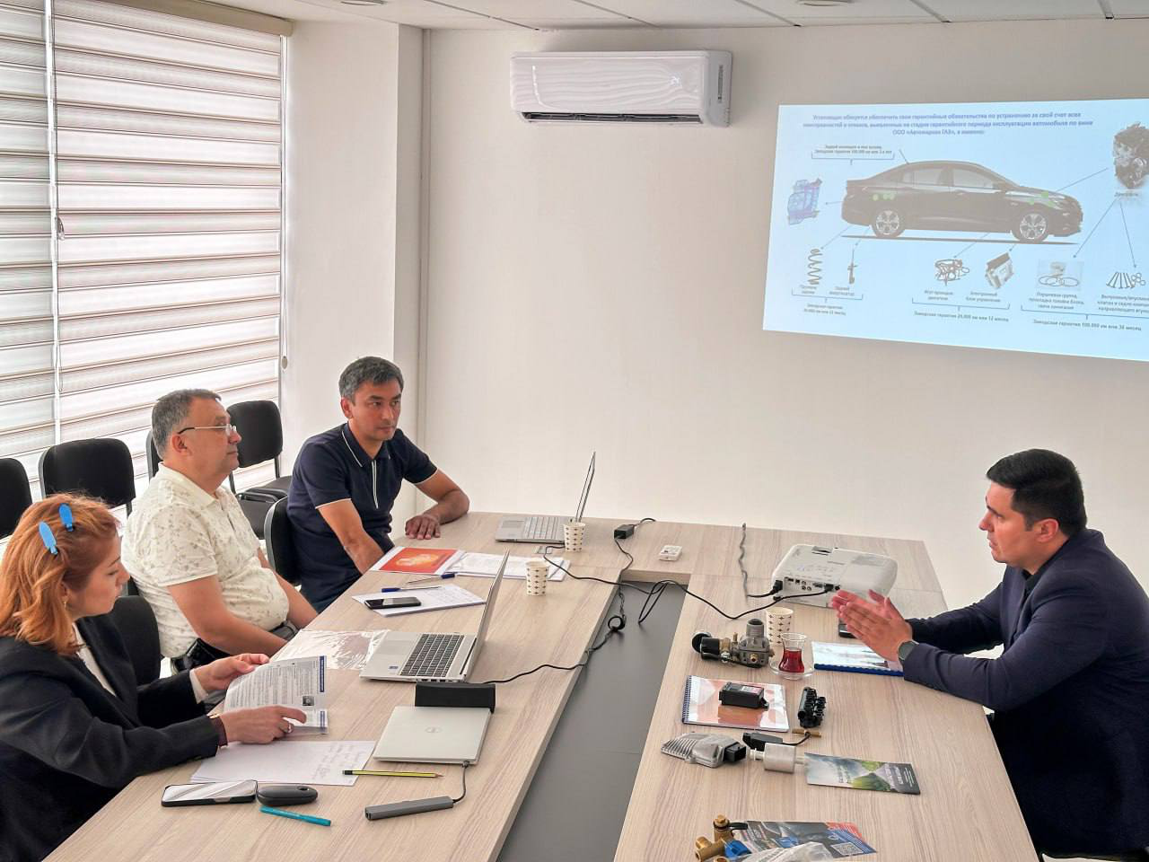 “UzAuto Motors” AJ mutaxassislari Ozarbayjonda mijozlarga zamonaviy servis xizmatlari taqdim etishda distribyutor korxona xodimlari bilan uchrashuv o‘tkazdi